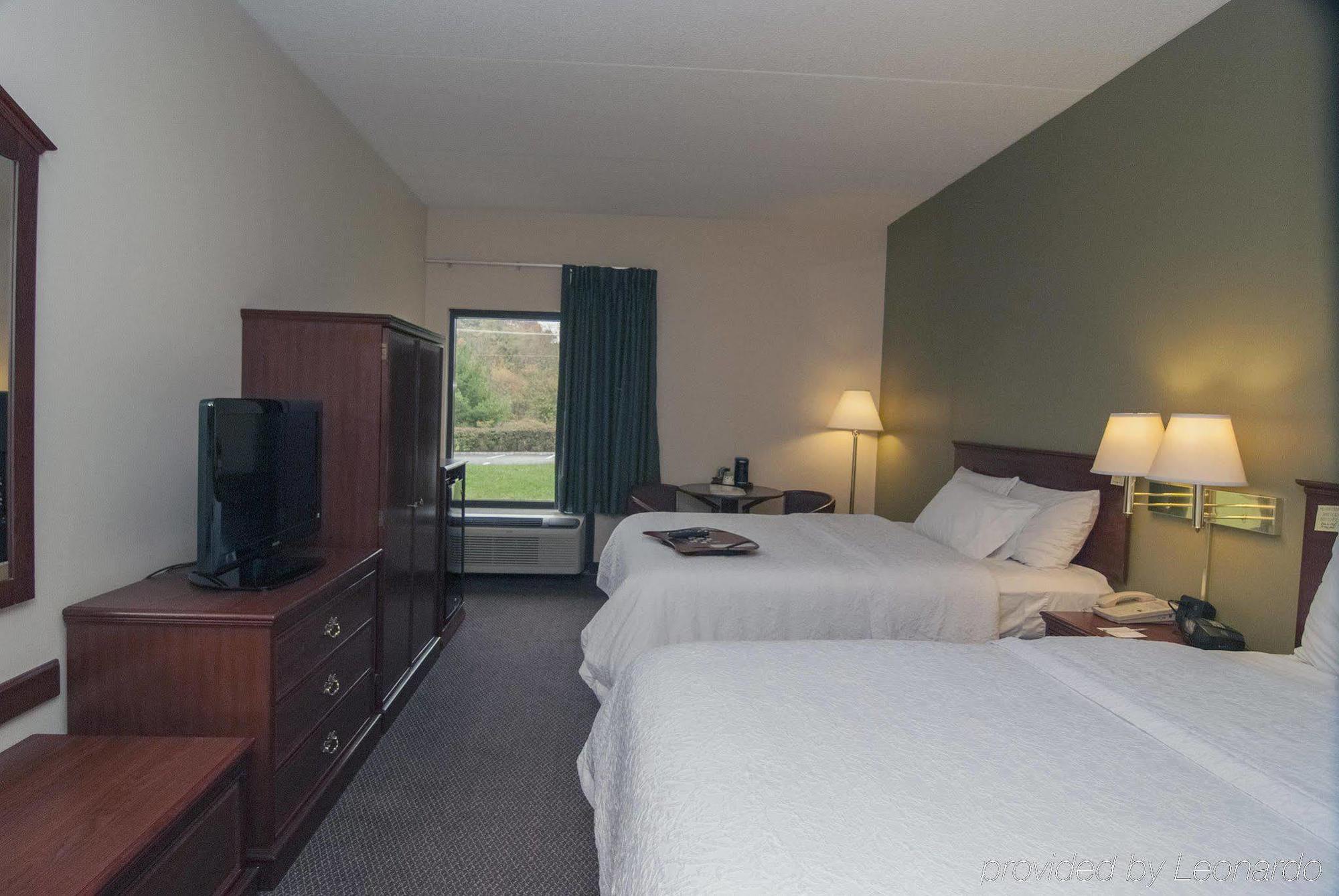 Hampton Inn Flemington Exterior photo