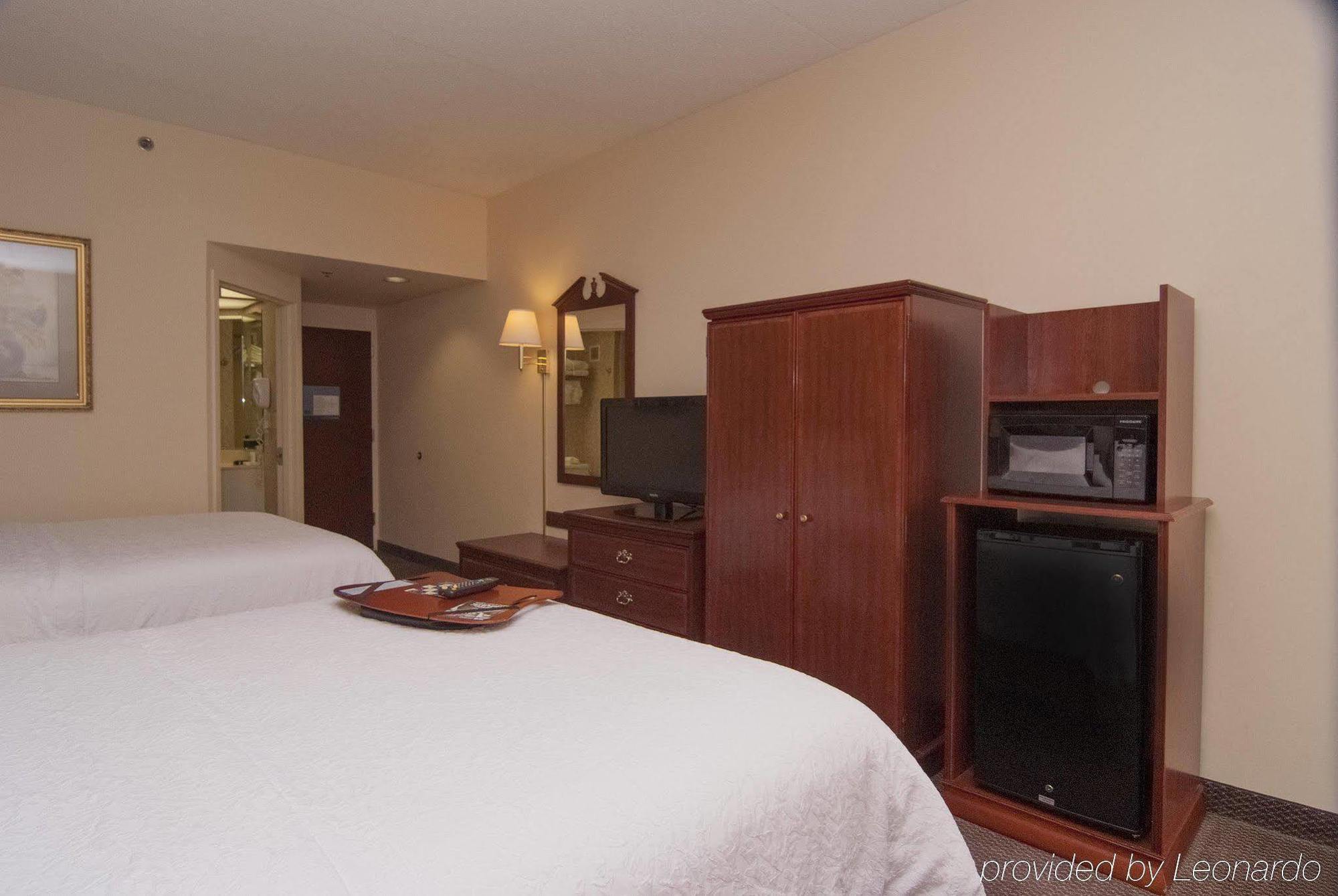 Hampton Inn Flemington Exterior photo